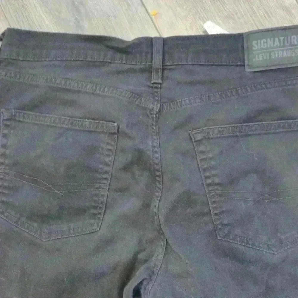 Levi's - Picture 3 of 4